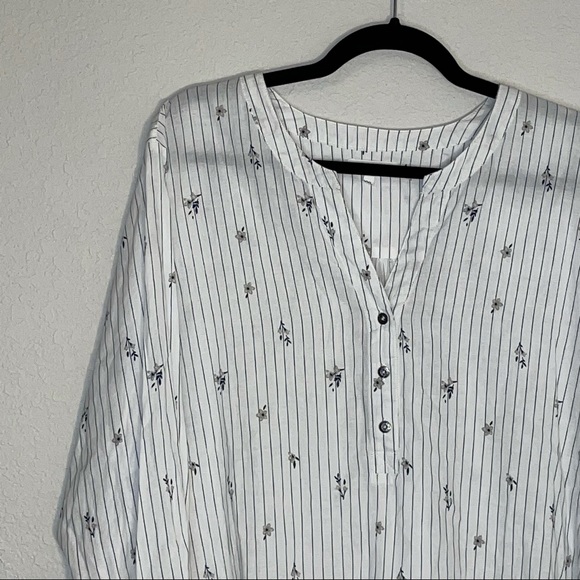 Maurices Size XXL Dainty Striped Floral Button Blouse Top - Picture 2 of 6